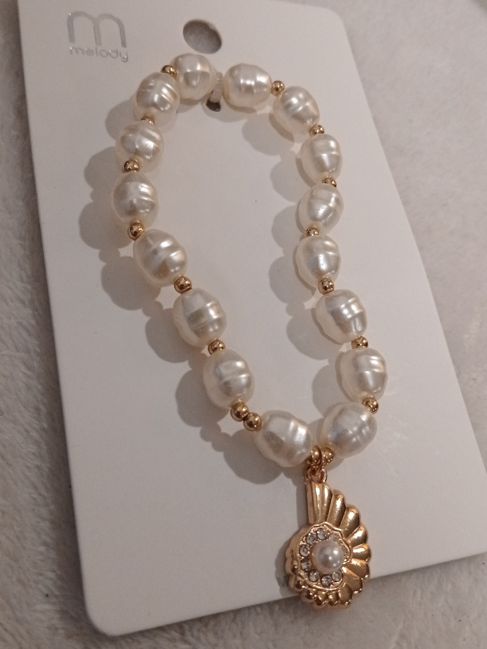 Melody Faux Pearl Stretch Bracelet with Gold Shell Charm - NWT on CARD
